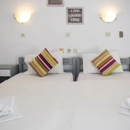 מלון דירות White Palace 4*