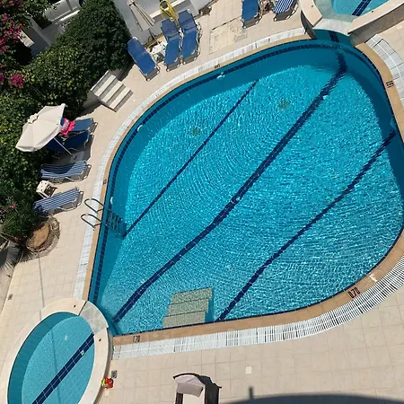 White Palace Apartmanhotel 4*