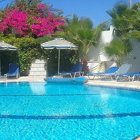 Aparthotel White Palace 4*