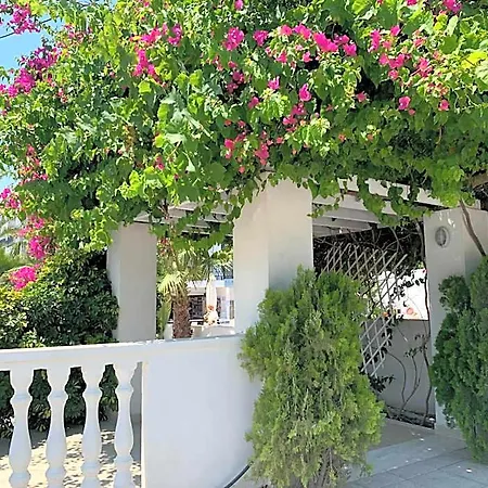 Aparthotel White Palace 4*