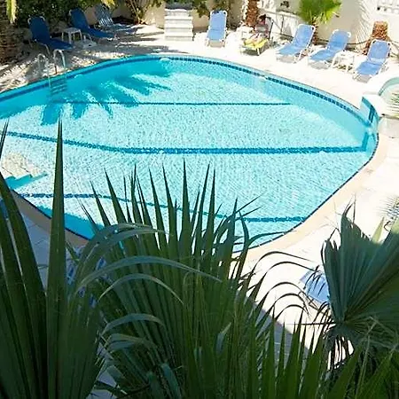 White Palace Aparthotel