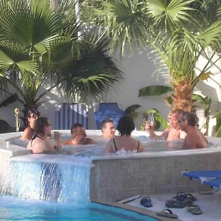 White Palace Aparthotel 2*