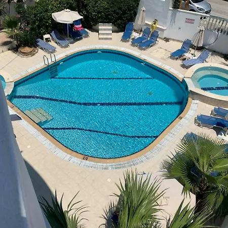 White Palace Apartmanhotel