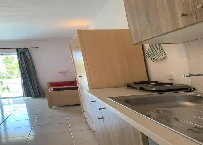 White Palace Apartahotel