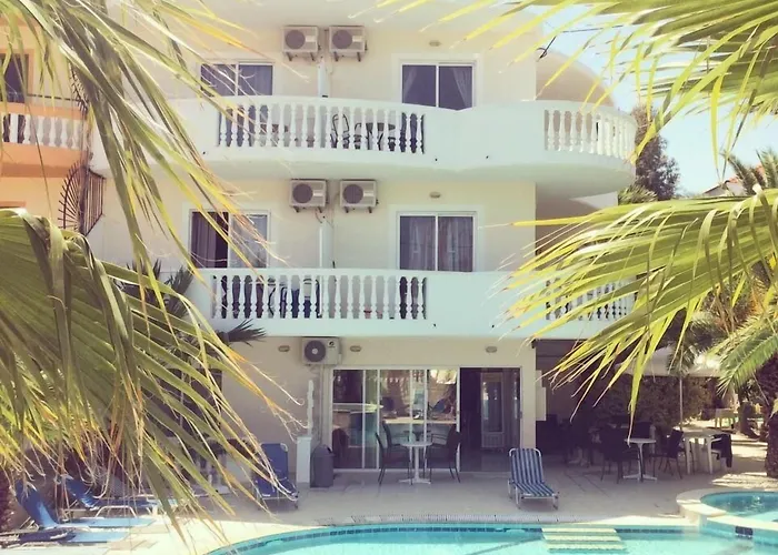 White Palace Aparthotel