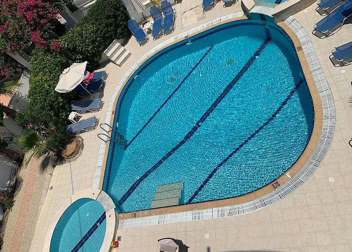 White Palace Aparthotel 4*