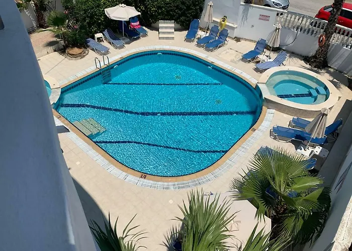 White Palace Aparthotel